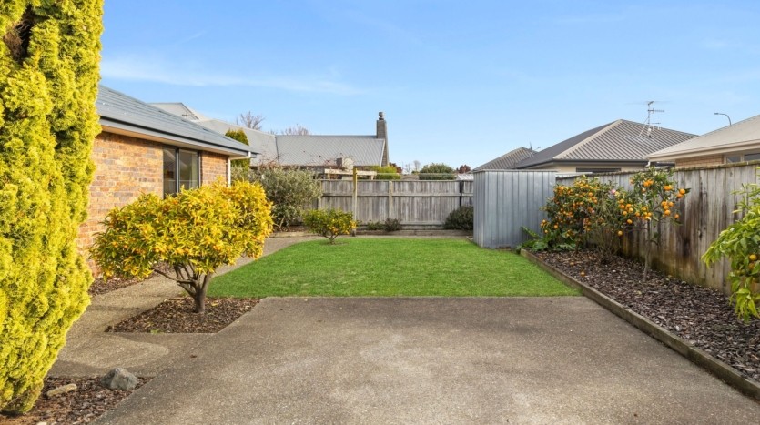K Real Estate -  41 Lord Rutherford Road North