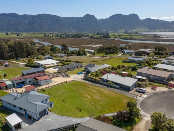 K Real Estate Agency - Motueka | Nelson | Tasman & Golden Bay - 18 McDonald Place - Collingwood