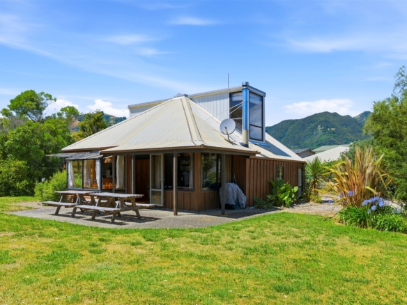 K Real Estate Agency - Motueka | Nelson | Tasman & Golden Bay - 80 Selwyn Street - Pohara