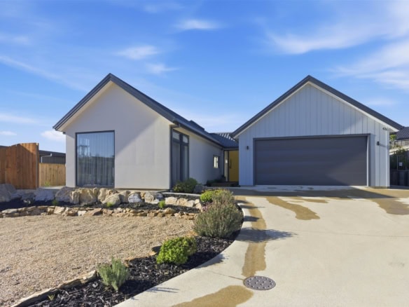 54 Les Wakefield Road