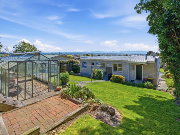 K Real Estate Agency - Motueka | Nelson | Tasman & Golden Bay - 9 Middlebank Drive - Richmond